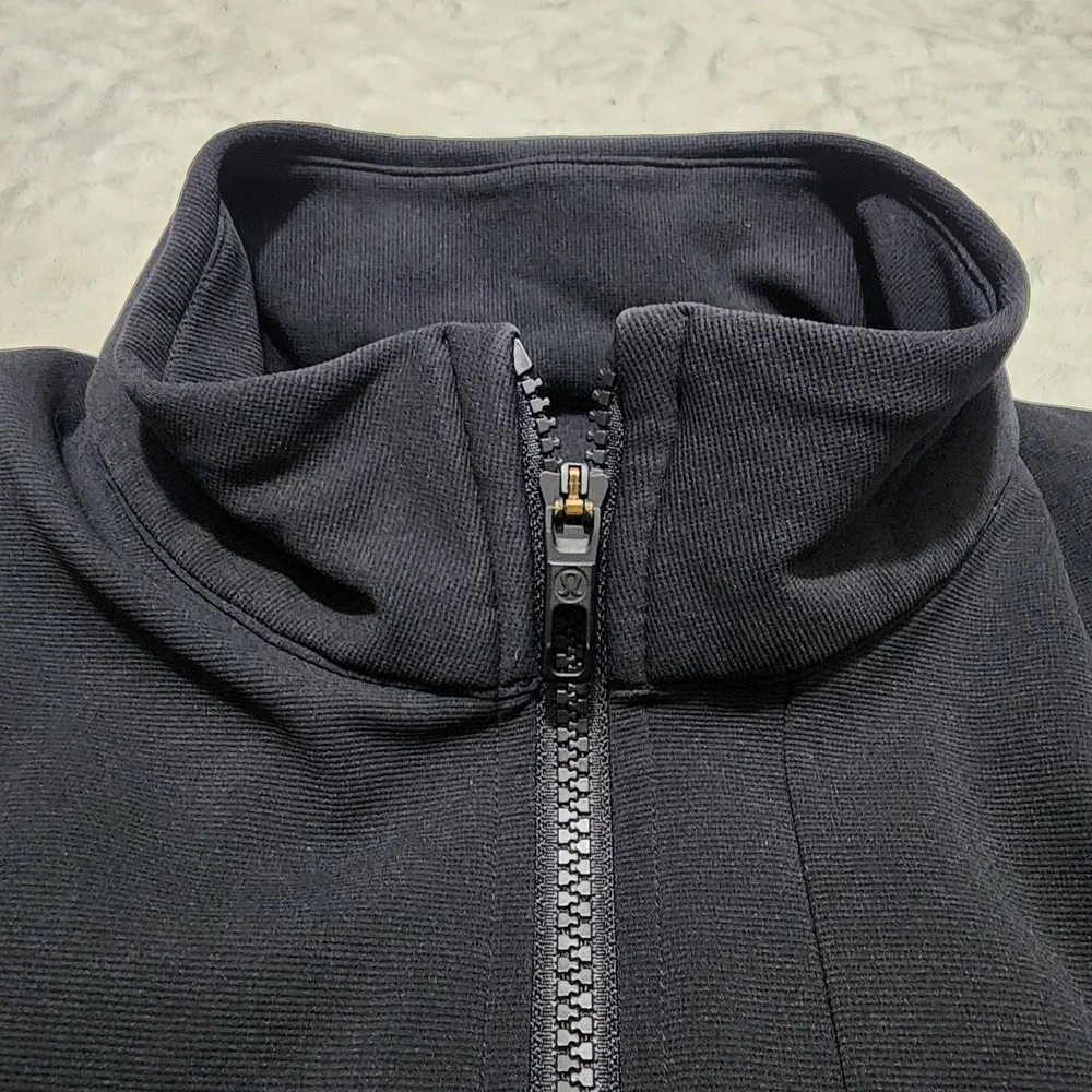 Lululemon Men's Sojourn Jacket  Size L  Black  Full Zip sporty casual